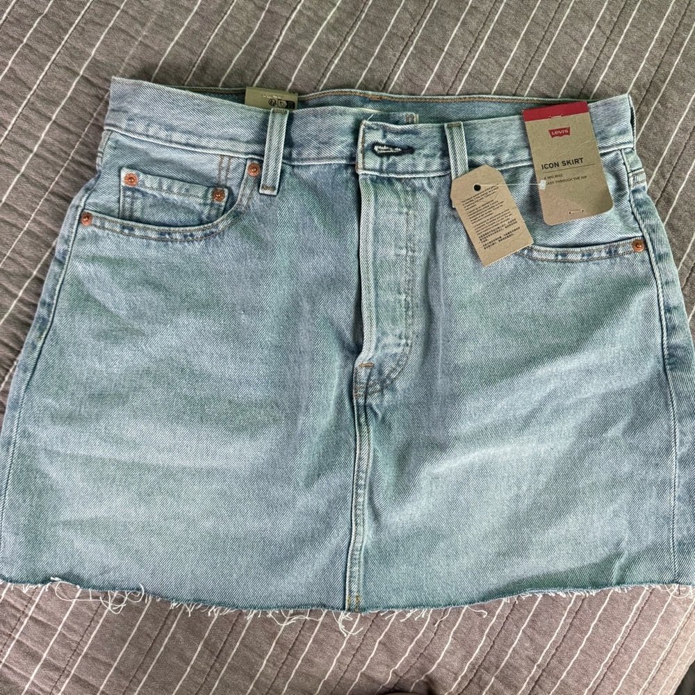 Levi's Womens Icon Mid Rise Raw‎ Hem Denim Mini Skirt Sz 29 NWT